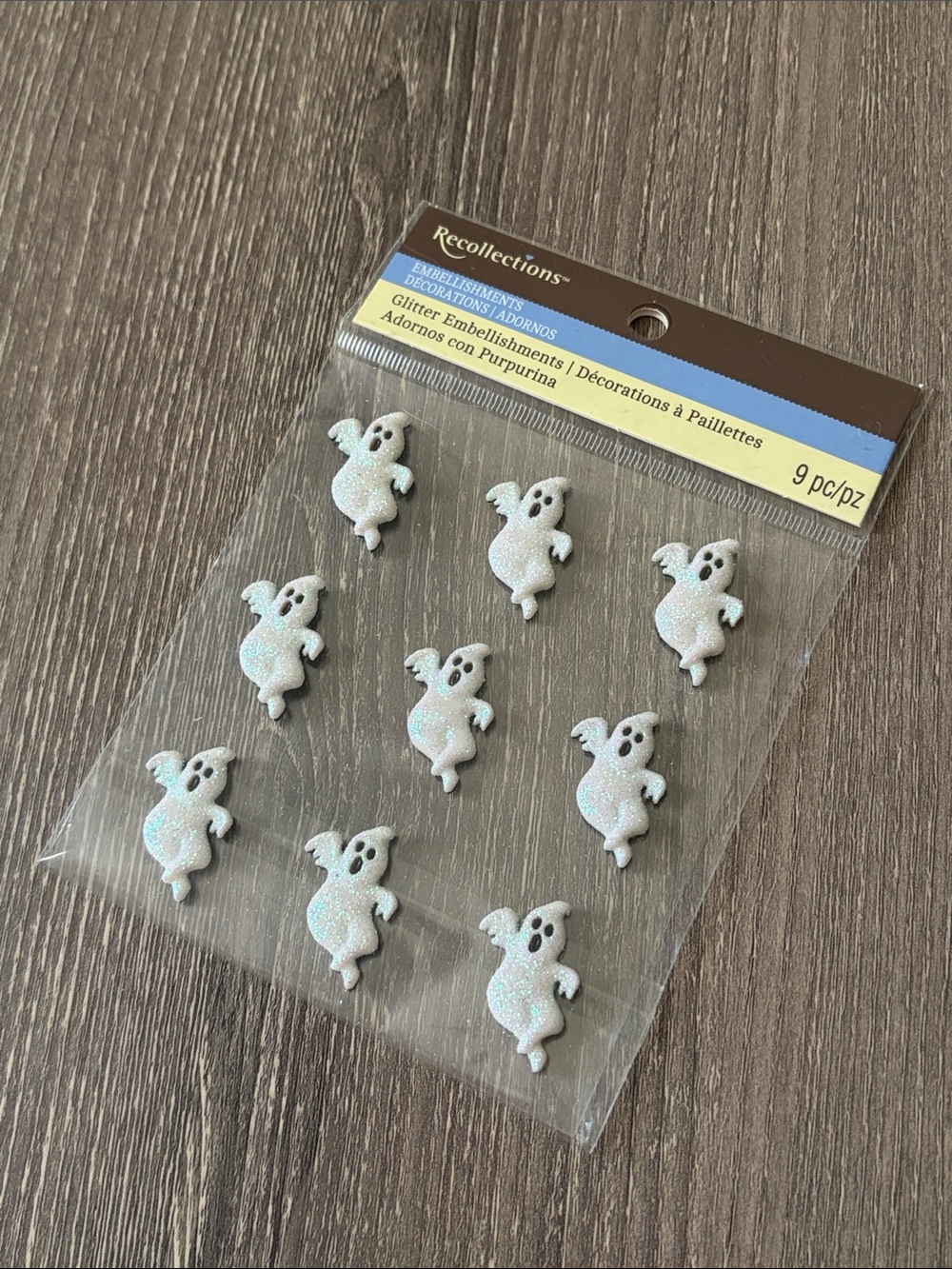 ❤️$4 Recollections White Glitter Ghost Embellishments